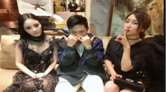 娱乐圈三点吃瓜微博